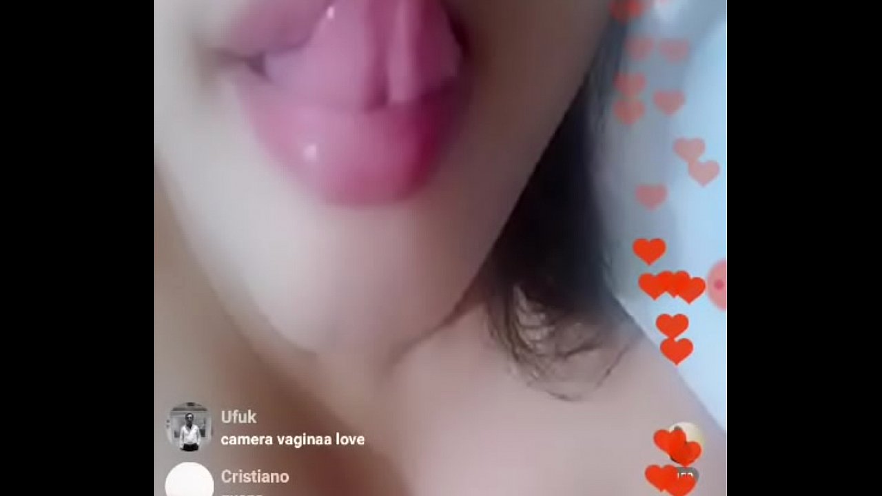 Eleva face videochat sa faca bani pentru scoala